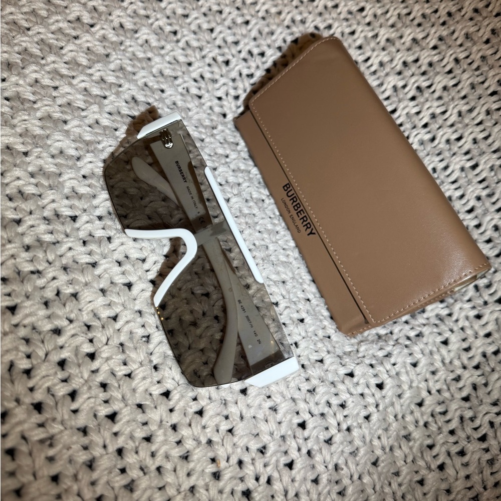 Burberry White and Brown Sunglasses with Case